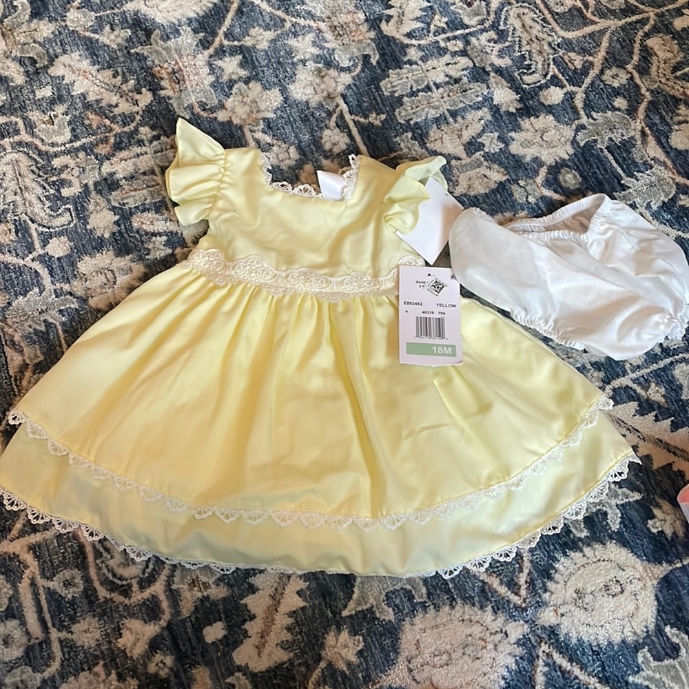 Rare Editions 2 piece set beautiful yellow and white lace dress
